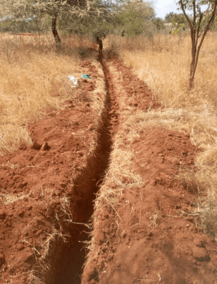 A dirt road with a hole in it